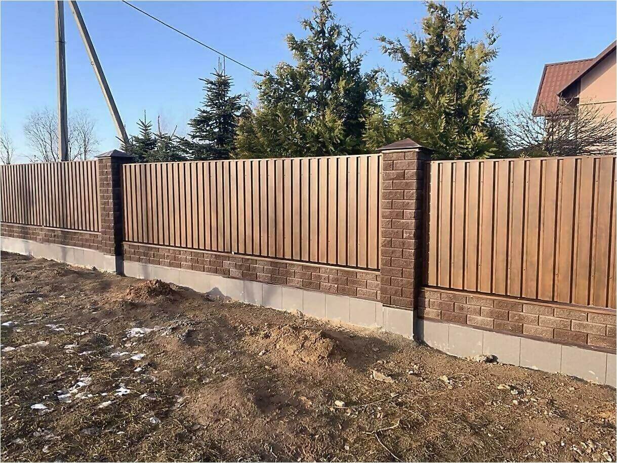 Забор из профлиста НС-21 цвет Printech темное дерево фото7 в Светлограде