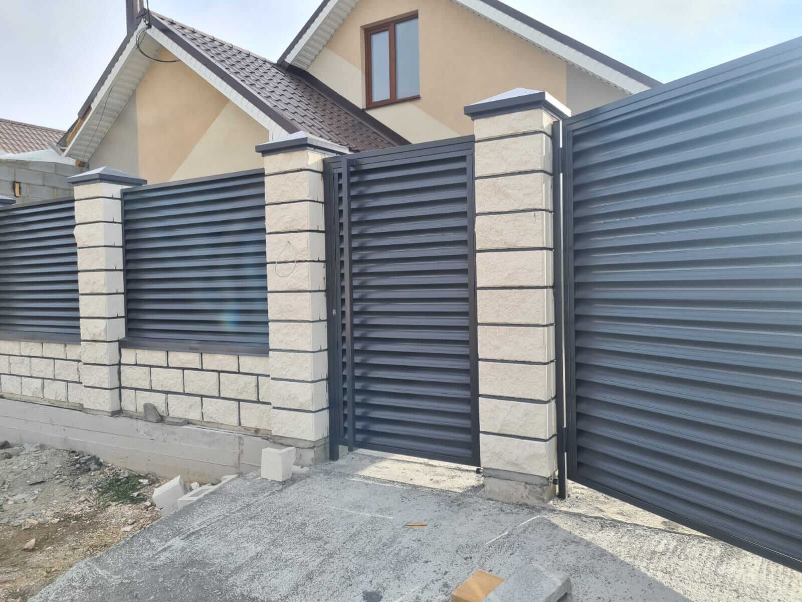 Забор из ламелей Еврожалюзи 38м RAL7024/7024 Серый Графит двусторонний фото 1 в Светлограде