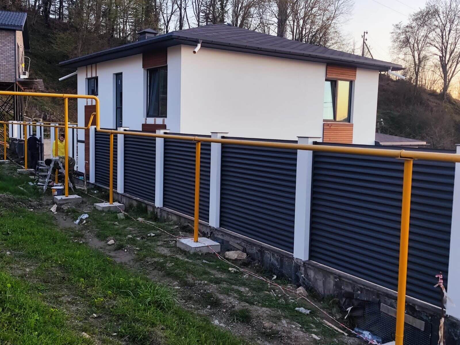 Забор-жалюзи 57м RAL7024/7024 Серый Графит двусторонний фото 2 в Светлограде