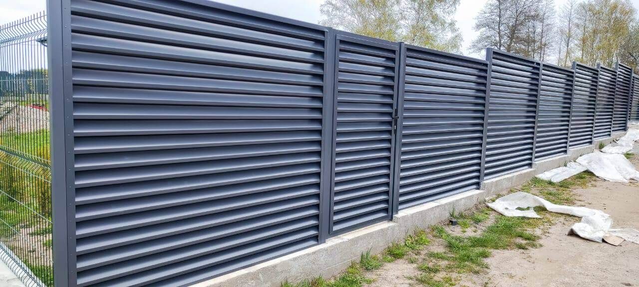 Забор-жалюзи из ламелей ЭКО-Z 24м RAL7024 Серый Графит фото 2 в Светлограде