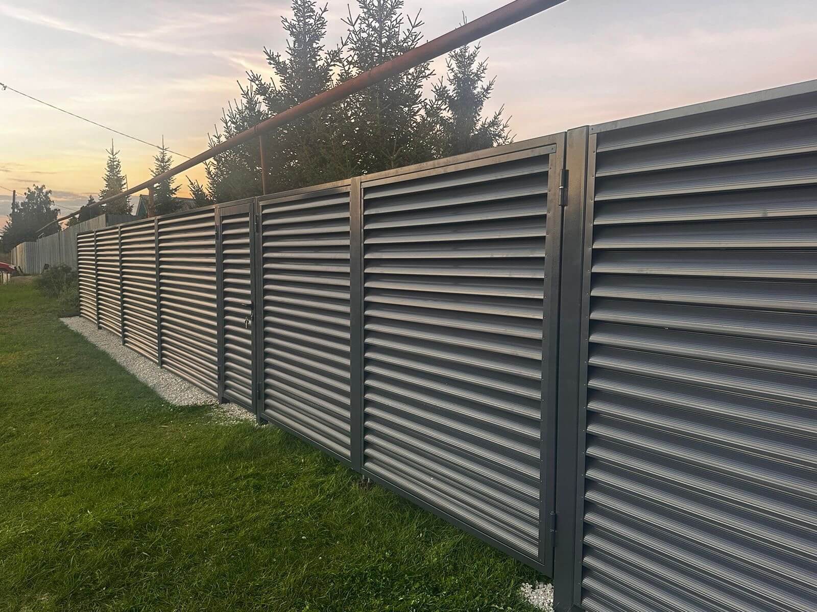 Забор из ламелей Еврожалюзи 26м RAL7024/7024 Серый Графит двусторонний в Светлограде