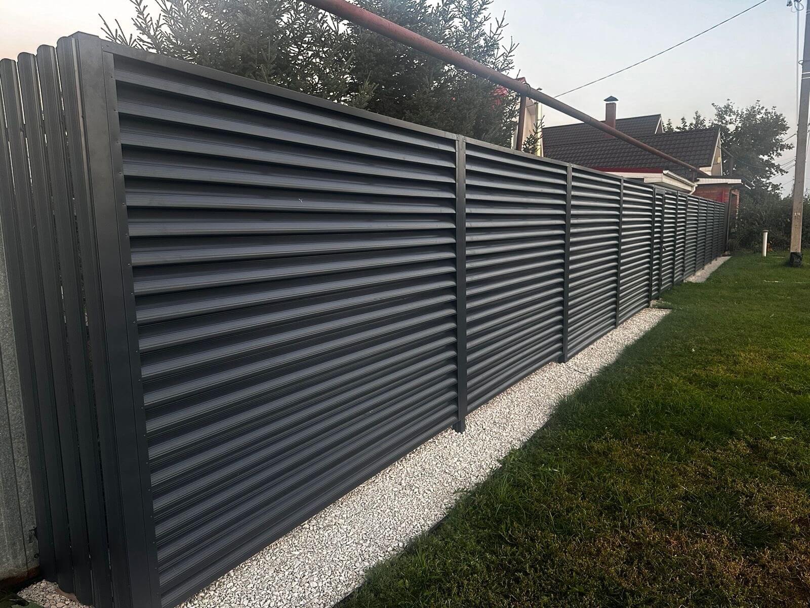 Забор из ламелей Еврожалюзи 26м RAL7024/7024 Серый Графит двусторонний фото 4 в Светлограде