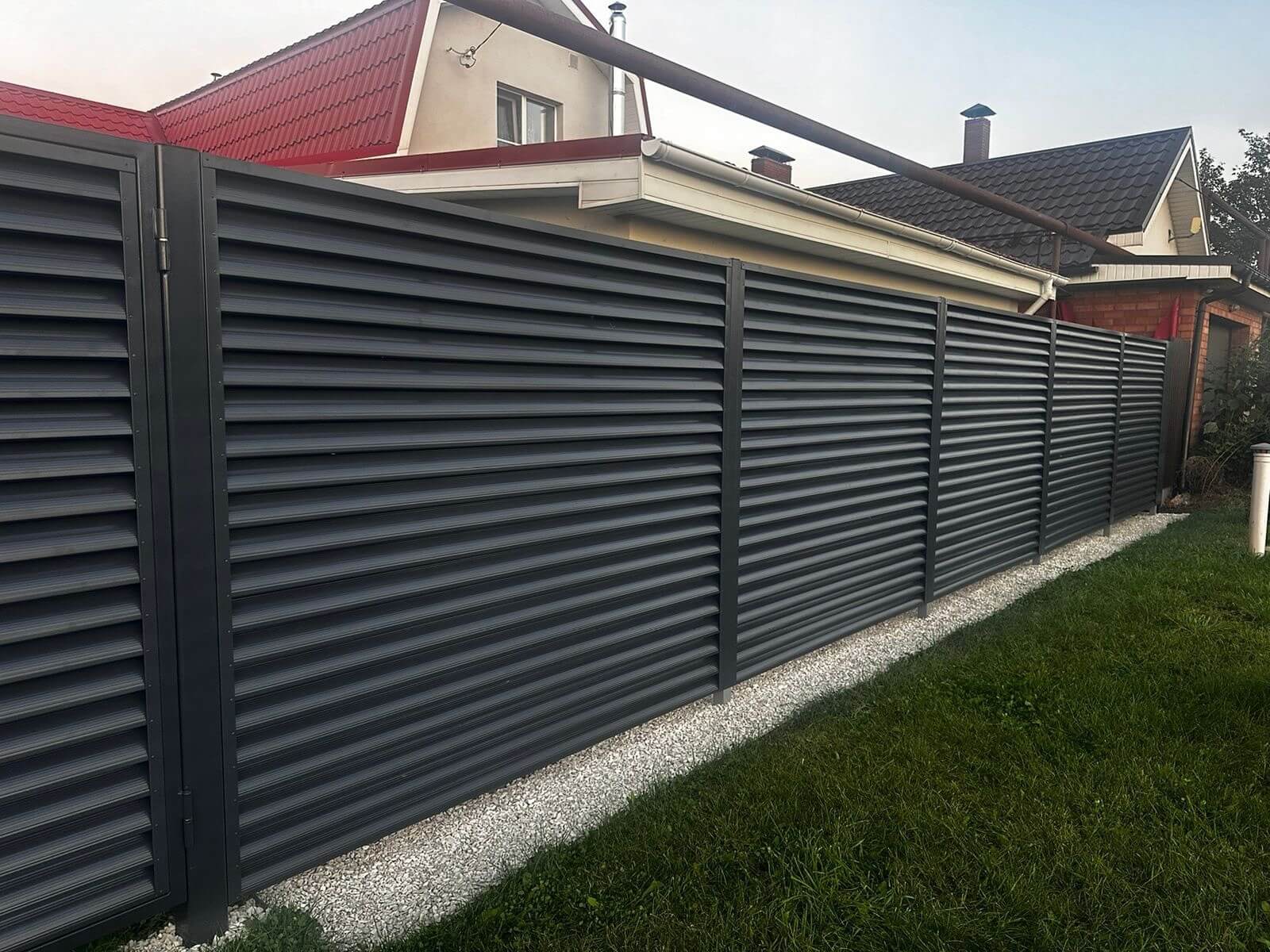 Забор из ламелей Еврожалюзи 26м RAL7024/7024 Серый Графит двусторонний фото 3 в Светлограде
