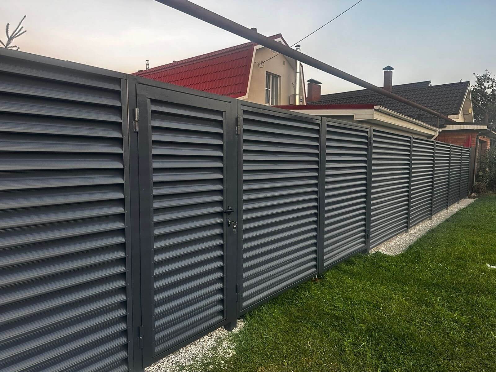 Забор из ламелей Еврожалюзи 26м RAL7024/7024 Серый Графит двусторонний фото 1 в Светлограде
